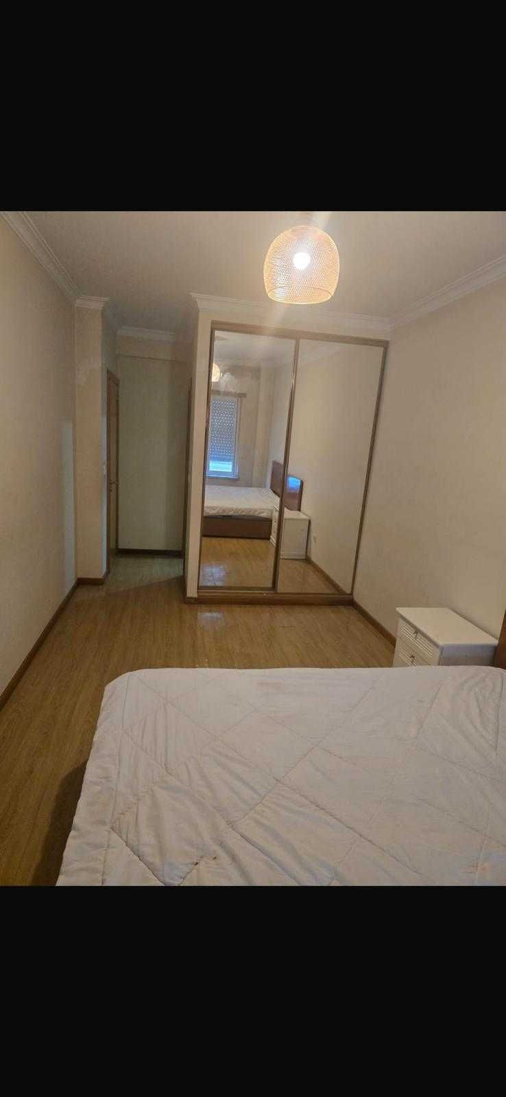 Quarto suíte e  casa de banho privada para alugar apenas para Mulheres