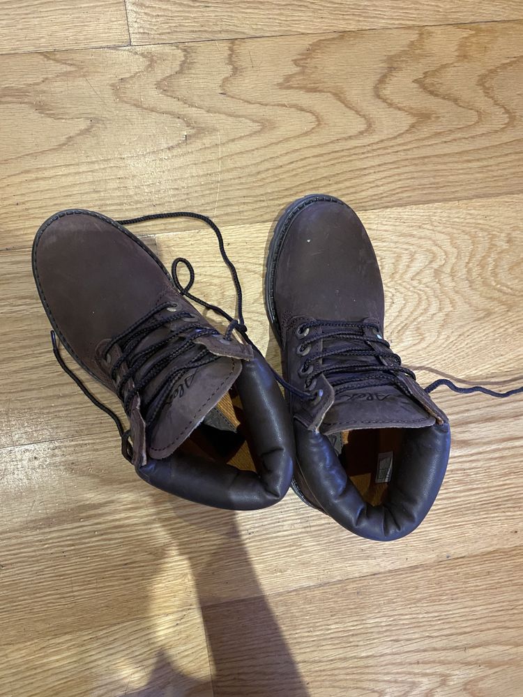 Botas castanhas 34 como novas