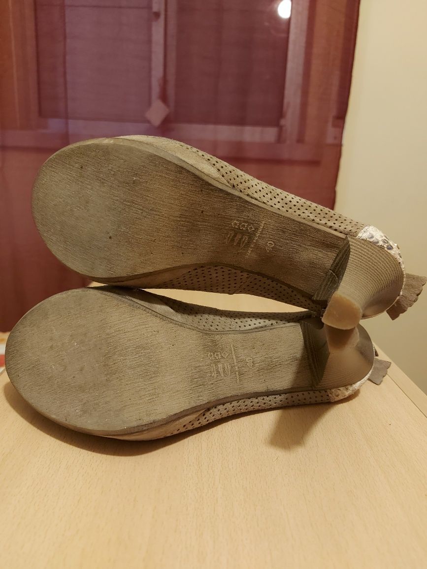 Sapatos camel  tam 40