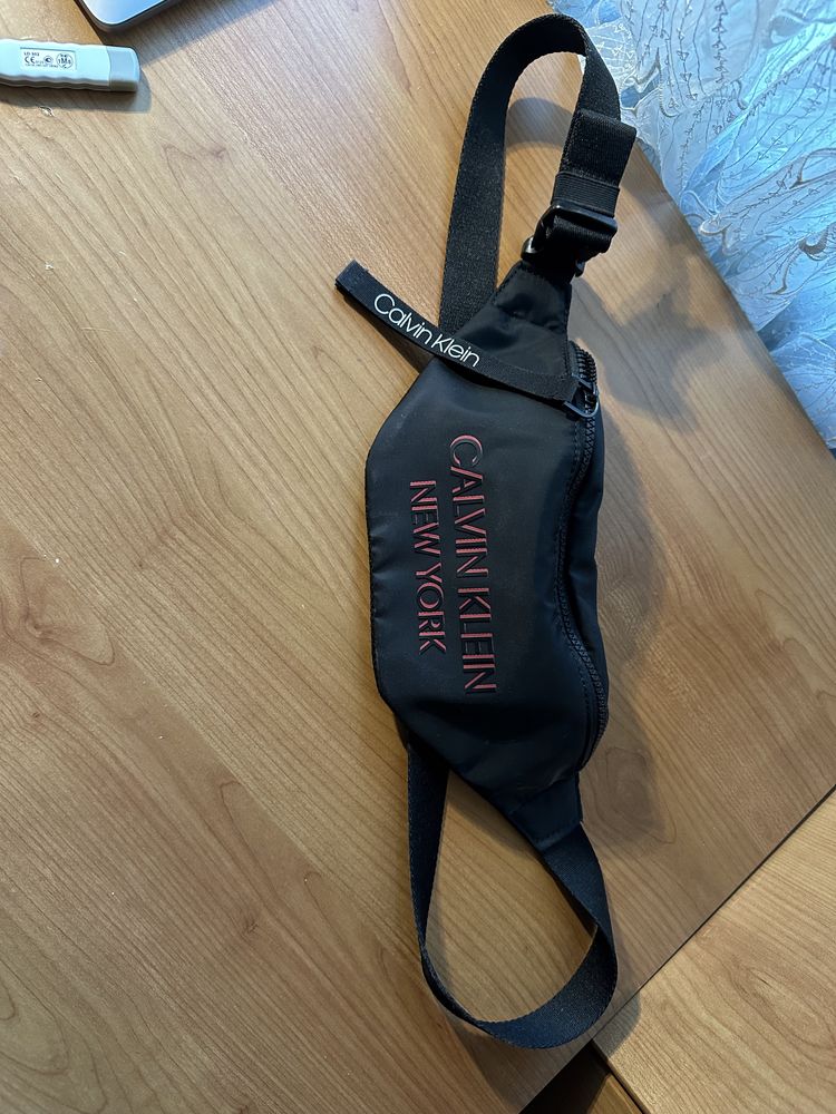 Сумка-бананка Calvin Klein