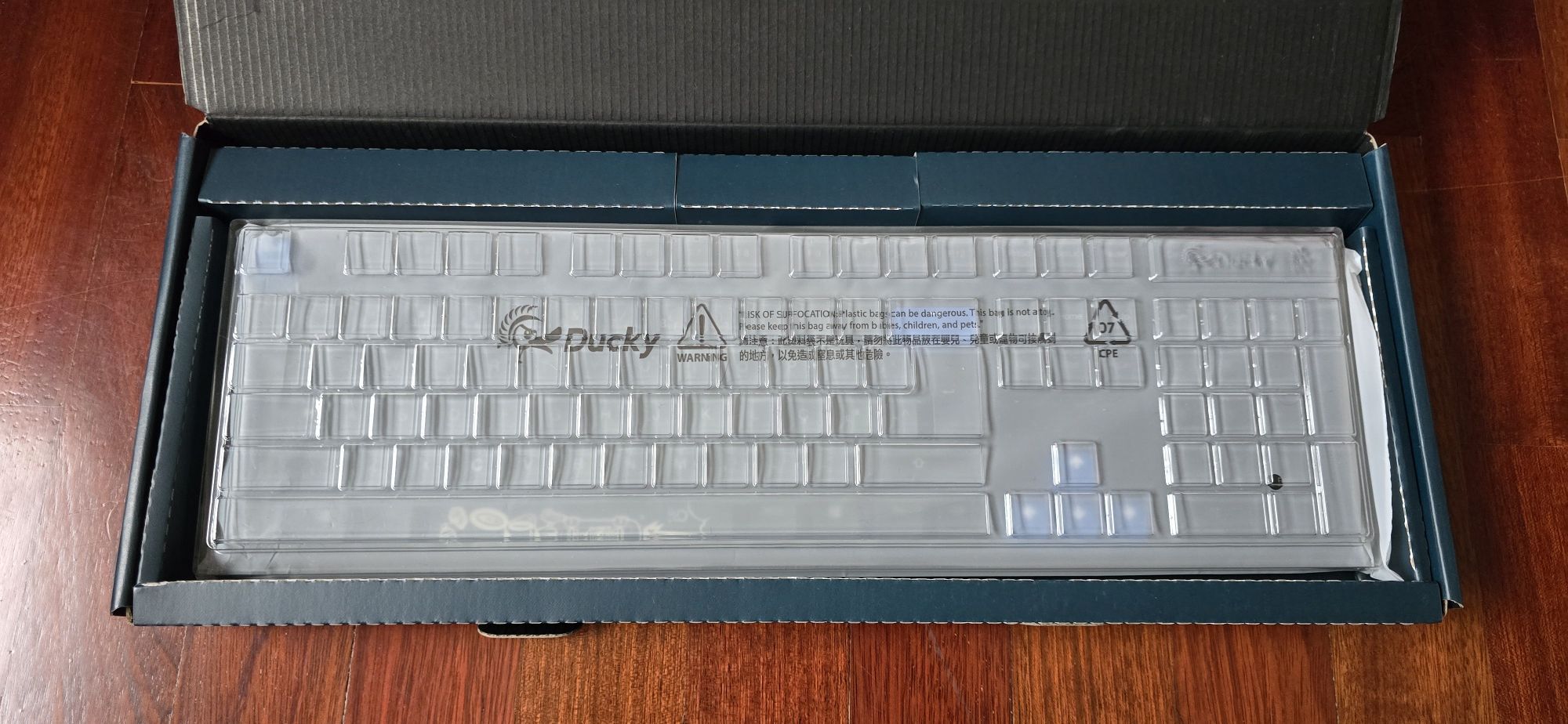 Teclado mecânico Ducky One 2 Full Size, Cherry Brown Switches