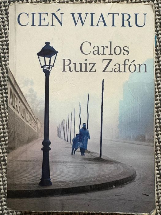 Cień Wiatru - Carlos Ruiz Zafon KSIĄŻKA
