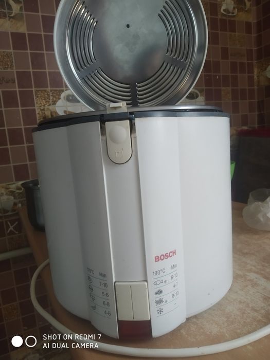 Продам фритюрницю Bosch