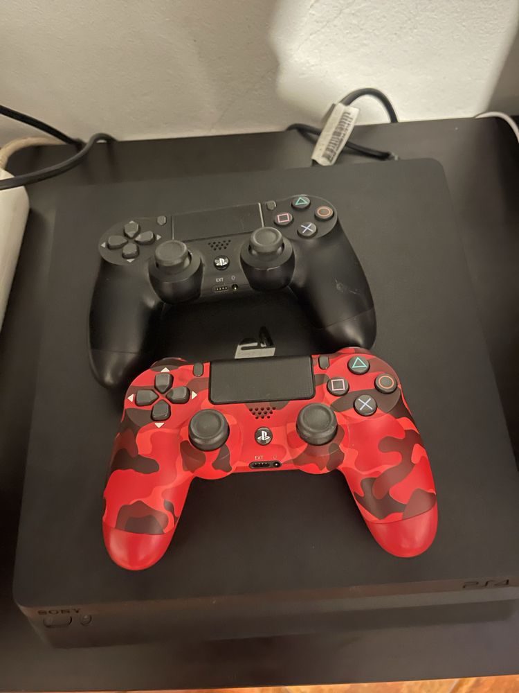 Vendo Sony PlayStation 4 Slim (PS4 Slim)