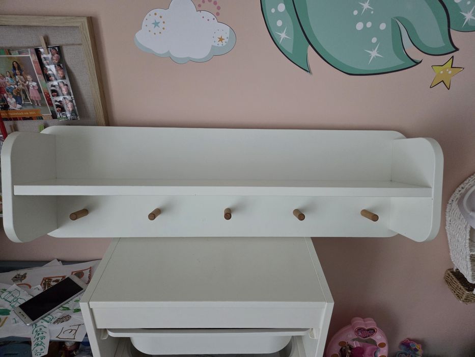 Polka wieszak dzieciecy bialy