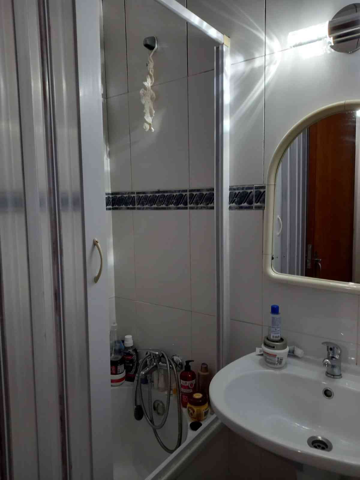 Arrenda-se quarto a estudante m/f,perto do polo 1 e ESEC/Alma Shopping