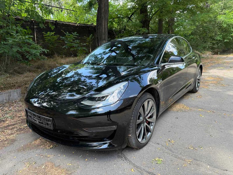 продам Tesla 3 Performance
