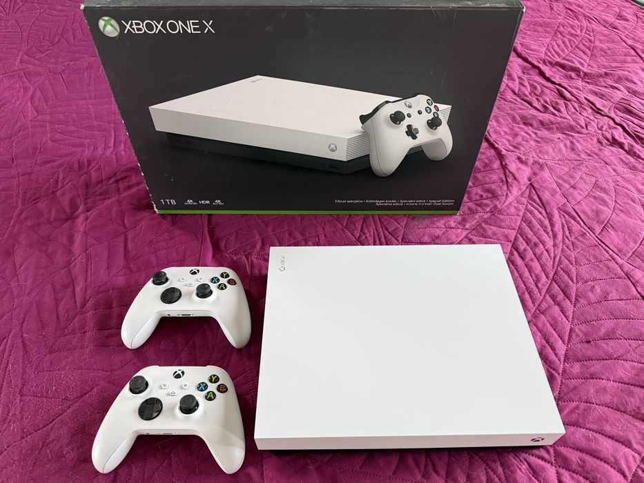 Xbox One X Edycja Specjalna 1TB SSD, 2x Pad XSeries, play&charge