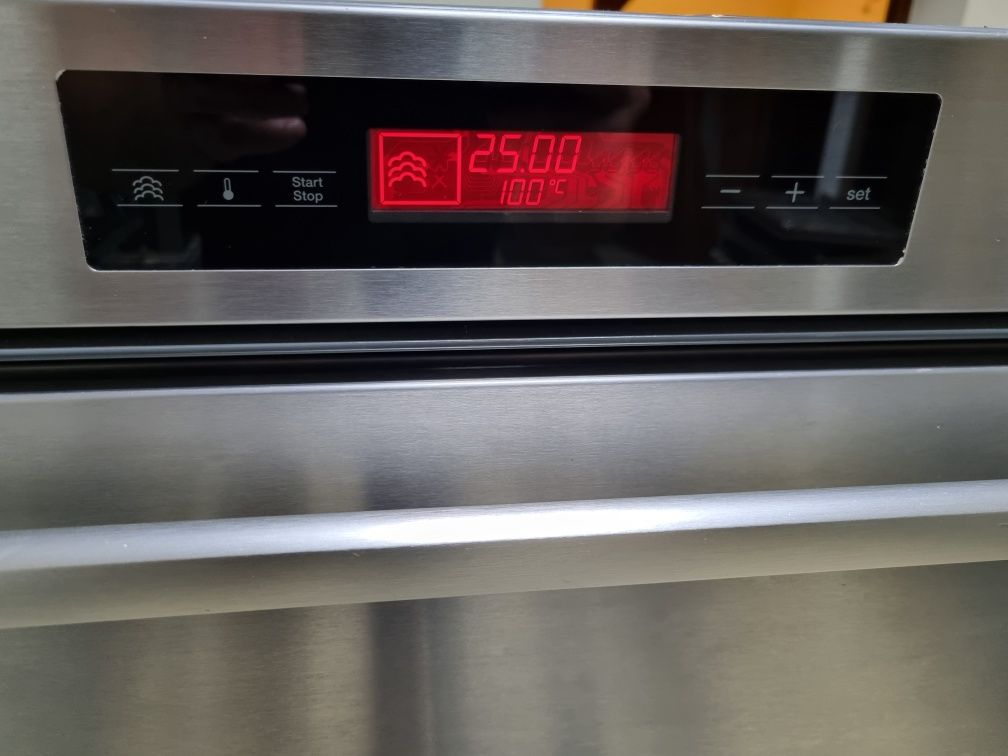 ТОП пароварка компактна духовка з паром Bosch HBC24D652
