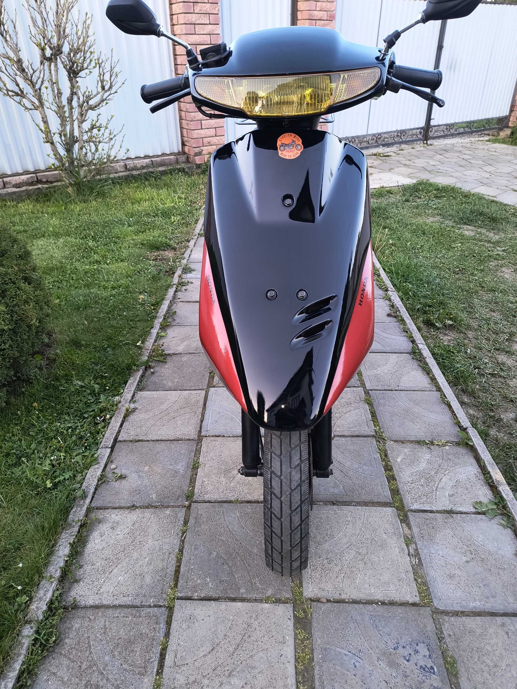 Скутер Honda dio 28