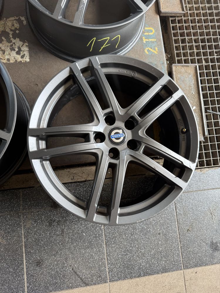 Felgi aluminiowe Dezent ET 45 8jx19” 5x108 Ford Volvo
