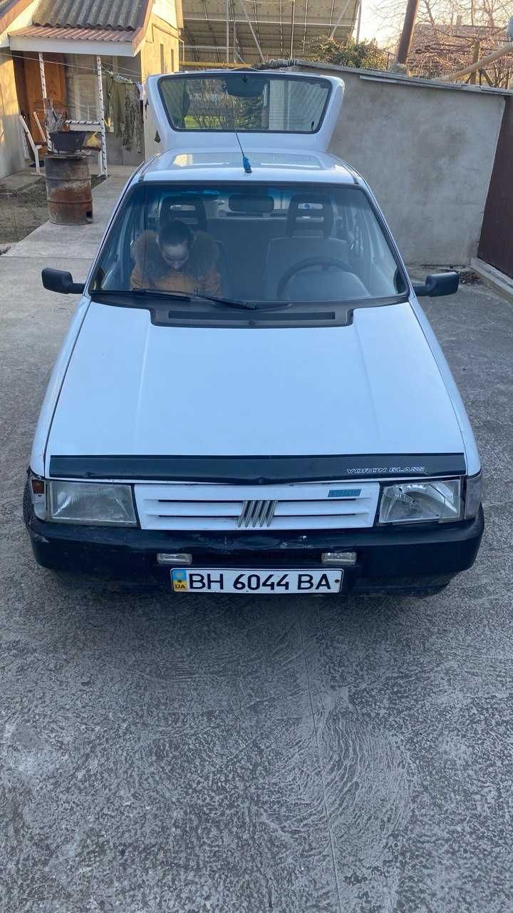 Автомобиль Fiat Uno