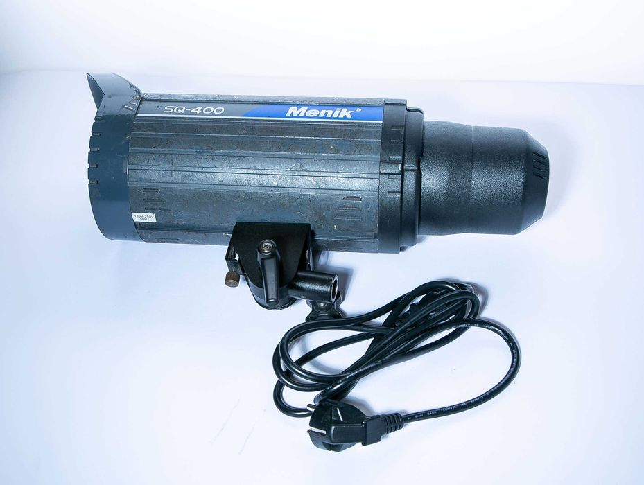 Продам фотовспышку  Menik SQ-400