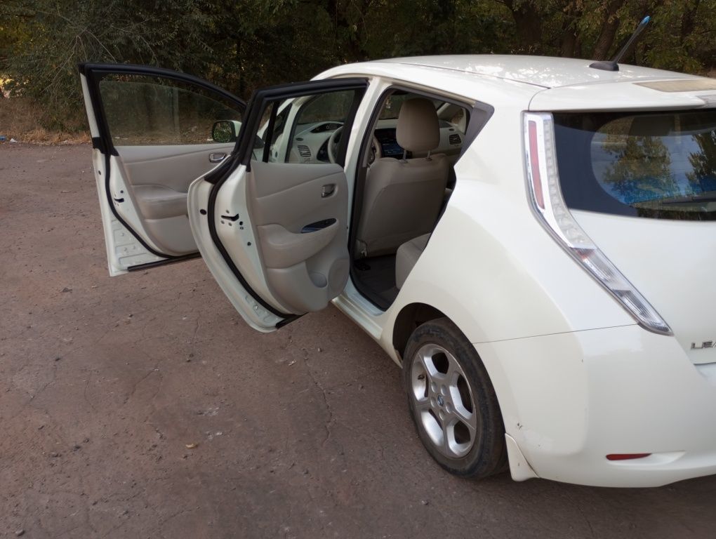 Продам Nissan Leaf