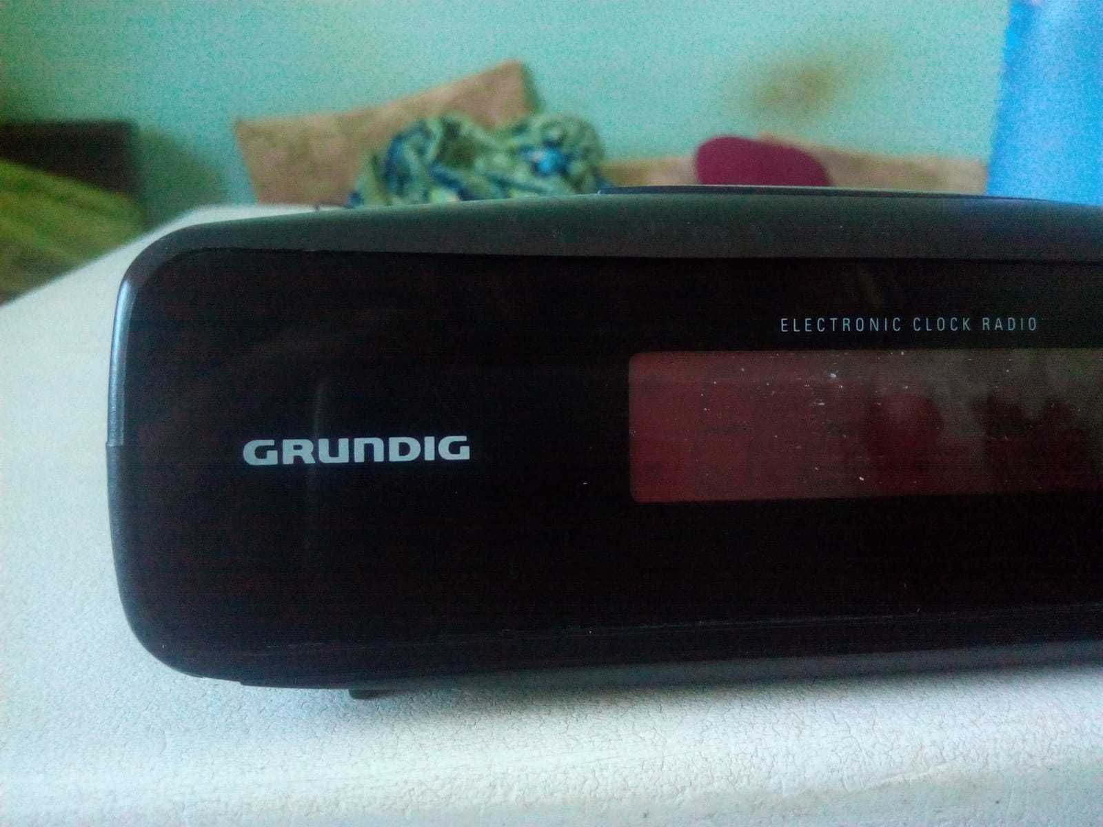 Grundig SonoClock 11 радио АМ-FM/часы/будильник