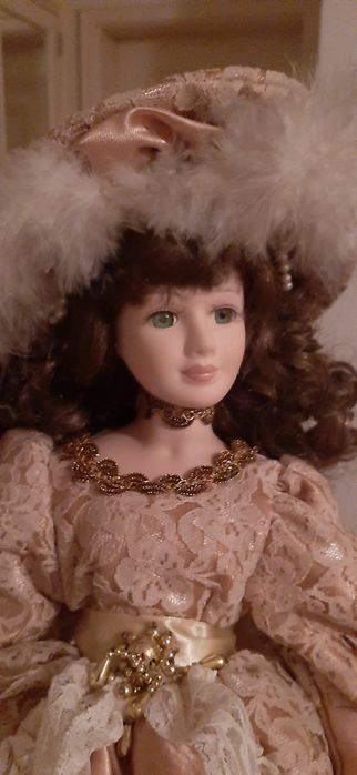 Boneca vintage Dama Antiga com cara e membros em porcelana