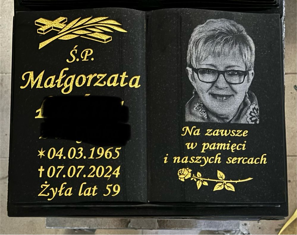 Książka nagrobna granitowa na grób