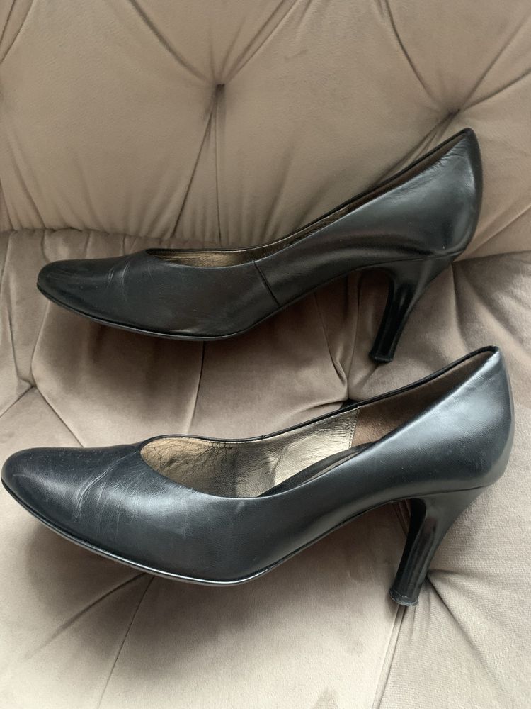 Buty czółenka czarne skórzane rozmiar 39