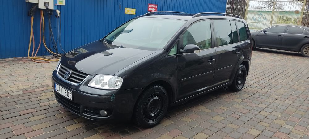 Продам Фольксваген ТУРАН 1,9 ТД АКПП 2005