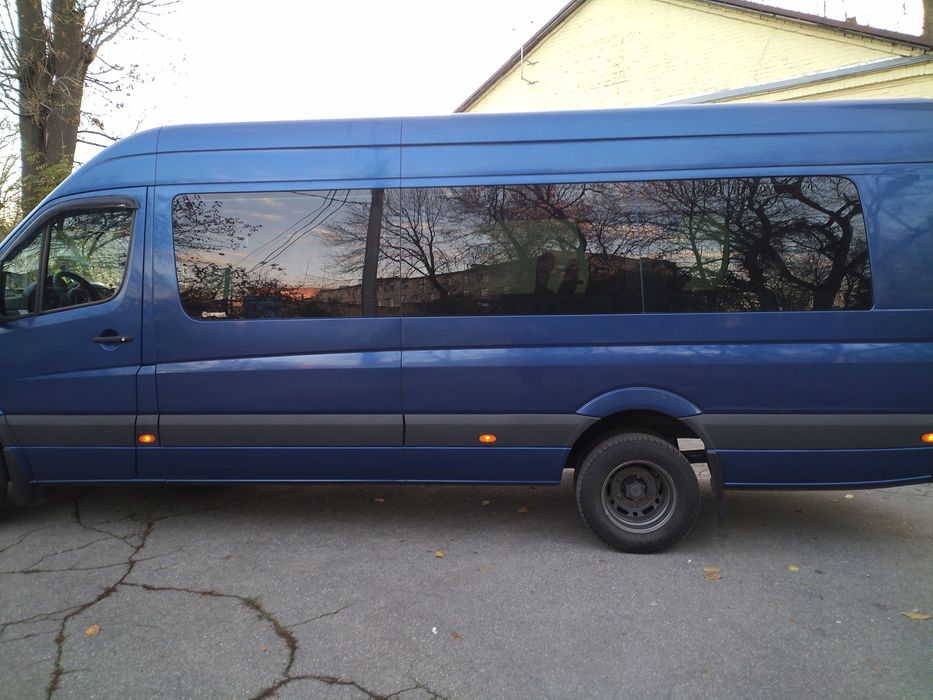 23 посадочних місця + водій