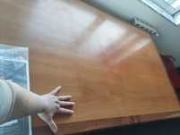 Mesa de madeira trabalhada
