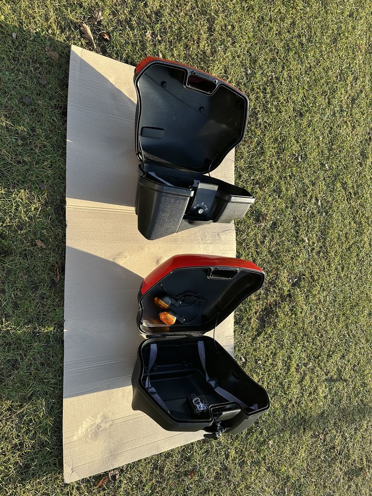 DUCATI kufry boczne kompletne + kierunki