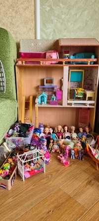 Іграшковий будинок з ляльками та аксесуарами