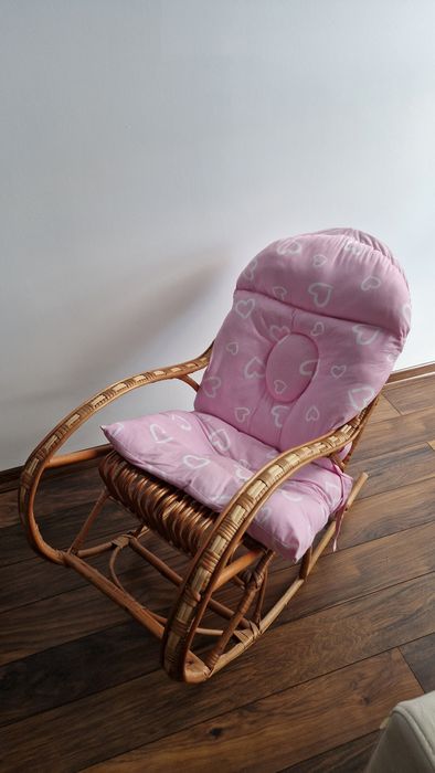 Fotel wiklinowy bujany dla dziecka