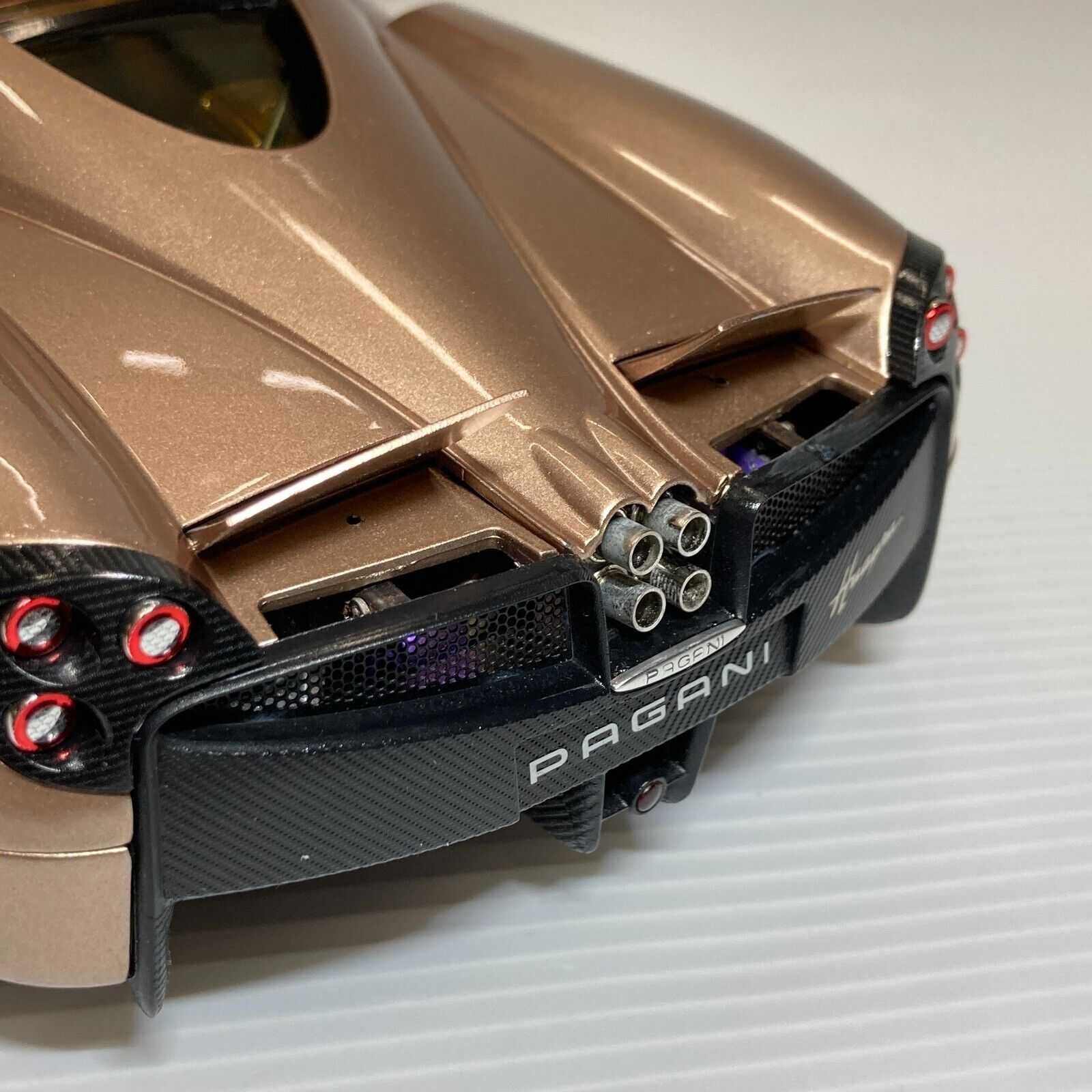 1/18 pagani huayra gold (gt autos / welly)