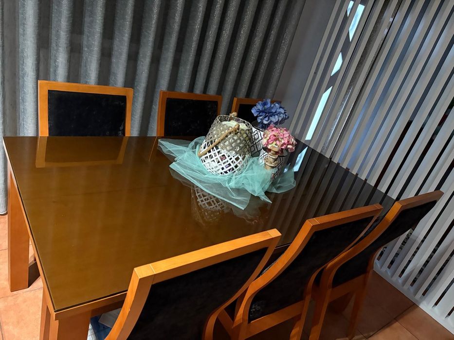 Conjunto mesa + 6 cadeiras jantar