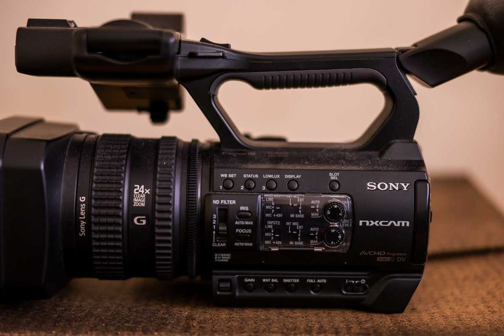 Kamera Sony HXR-NX100