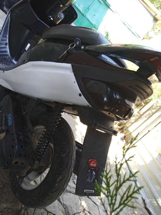 Yamaha super jog zr , валить на заднем ,кататься до тёлочек :D