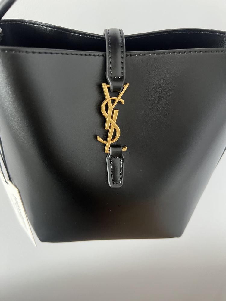 Torbeka Yves Saint Laurent YSL  saint laurent