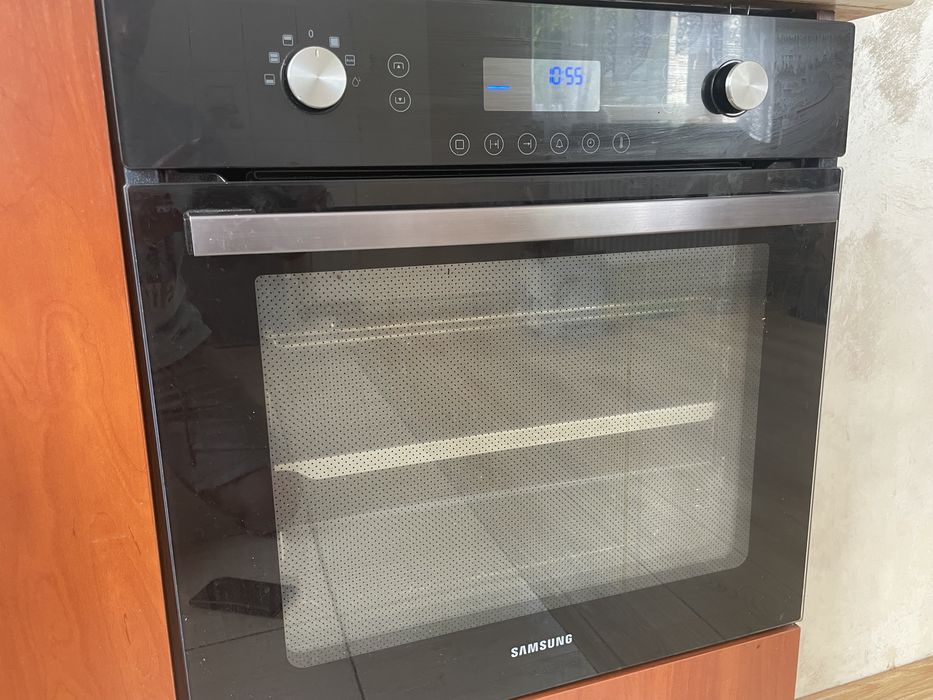 Wyprzedaż: Piekarnik do zabudowy Samsung Dual Cook (Model: bq1d6g144)