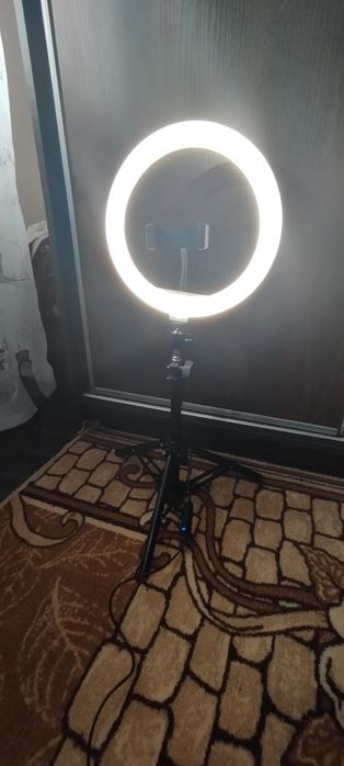 Кільцева LED-лампа.