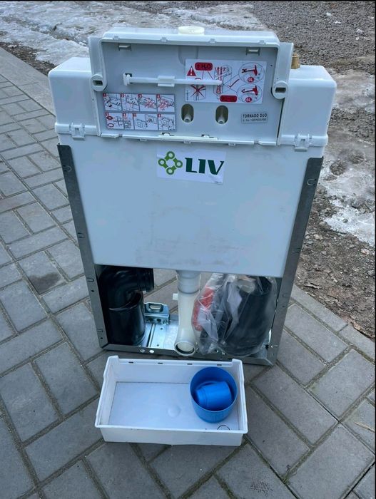 Інсталяція Бачок для санузла комплектні з кнопками є більші і менші,та