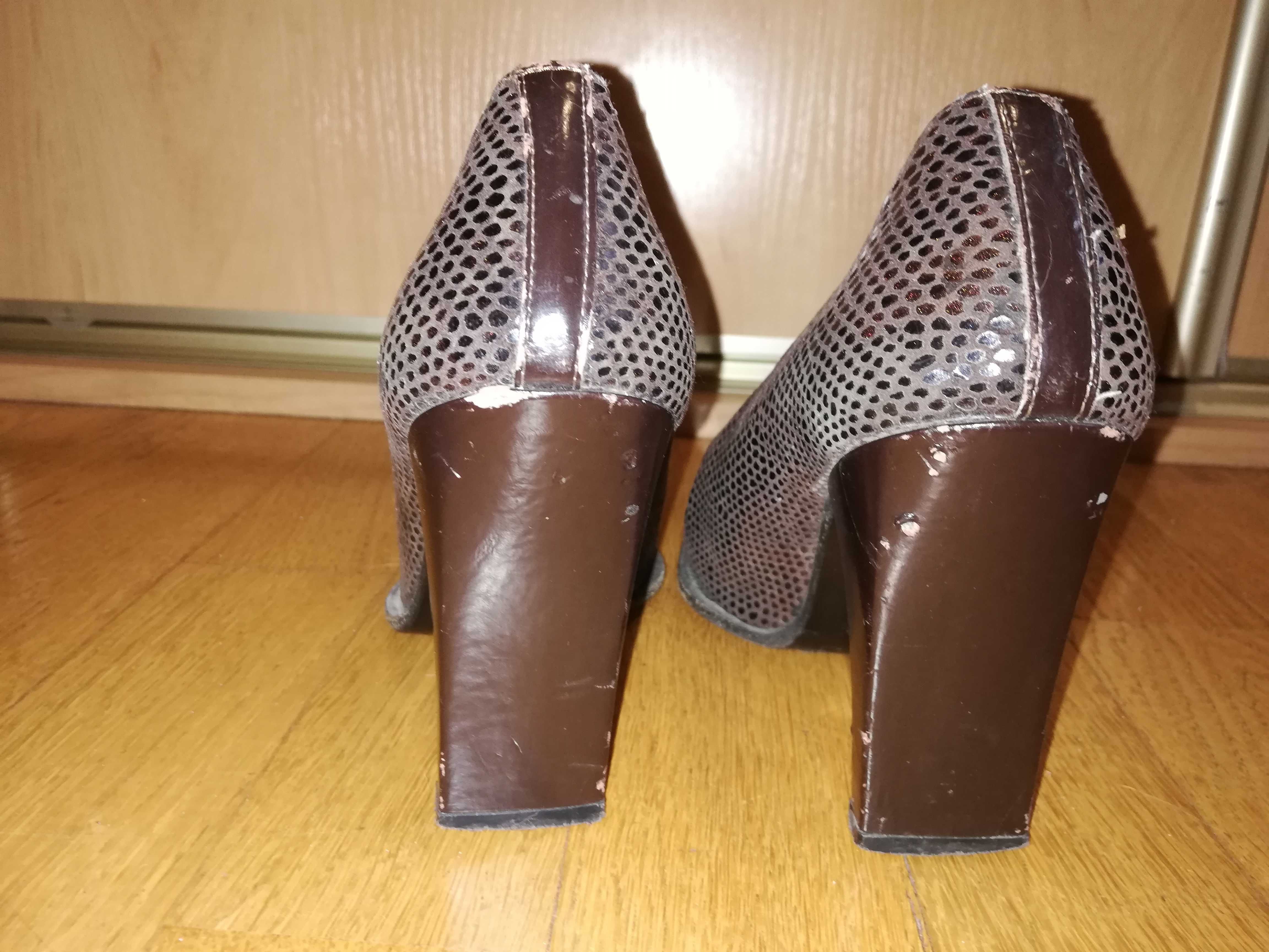 Buty na obcasie brązowe łuskowate/wężowate włoskie ze skóry rozmiar 36