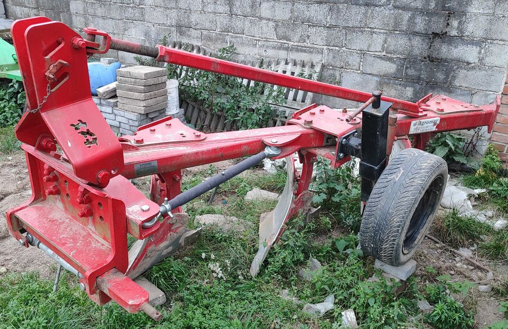 Pług 3 skibowy jednobelkowy