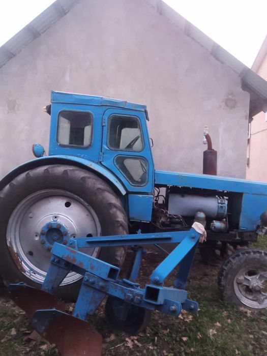 Трактор находу пропонуйте і обмін цікавить (бус або лавет) або варіант