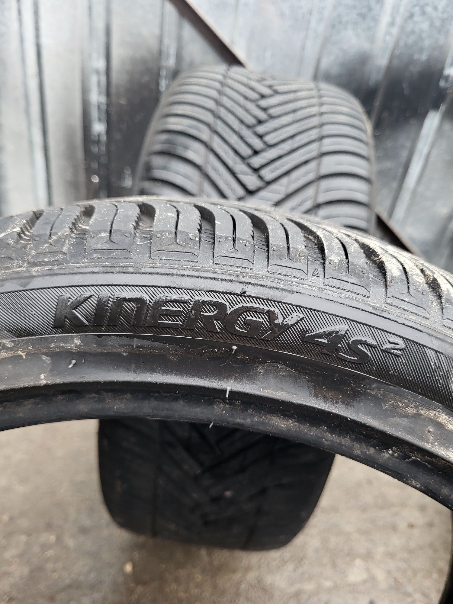 Sprzedam parę opon wielosezonowych Hankook 225 40r18