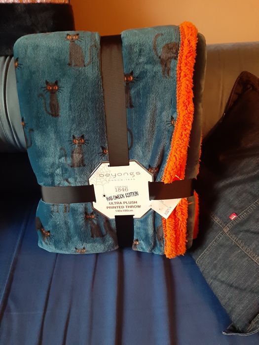 Koc Halloween kot kotki baranek pomarańczowy kocyk niebieski Tkmaxx