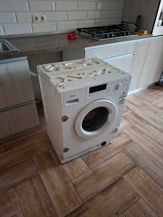 Вбудована пральна машина Whirlpool, фронтальне завантаження
