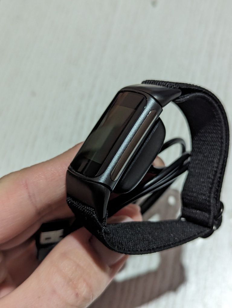 Fitbit charge 5 фітнес браслет