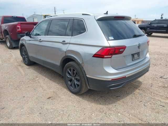 Volkswagen Tiguan 2.0T SE *