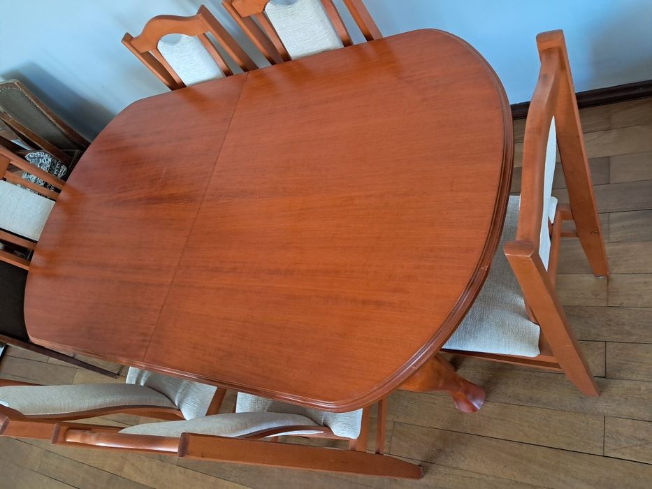 Stol rozkladany 6-10osób  z Krzeslami Calvados.