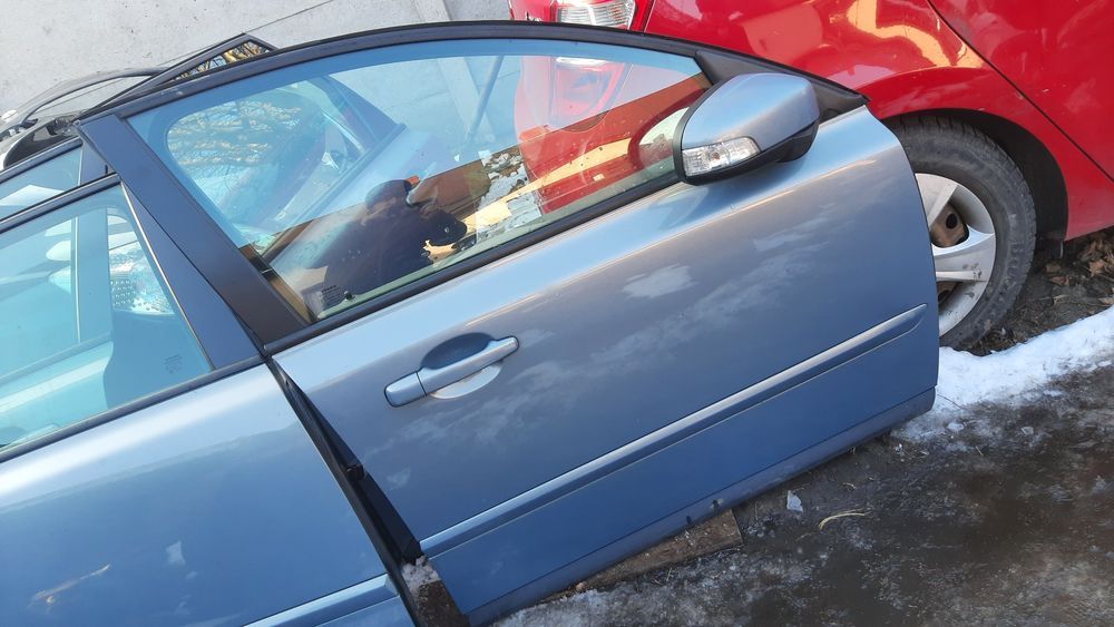 Lak. 479-16 drzwi prawe kompletne Volvo V50