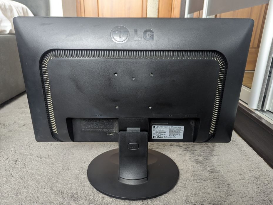 Монітор LG W2246T FullHD