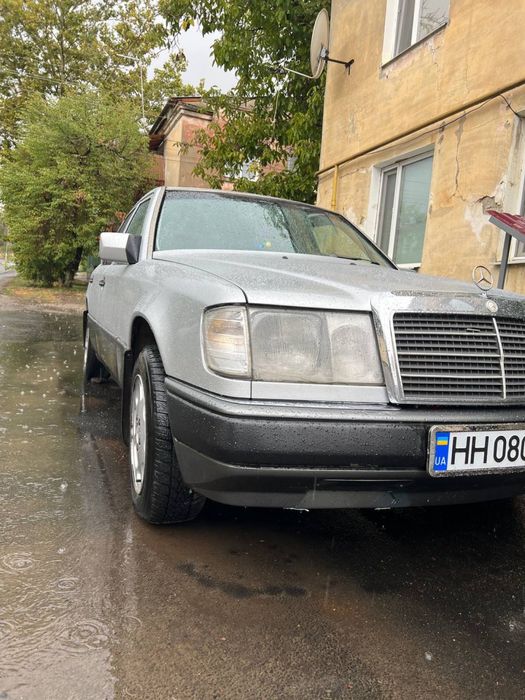 Продам Mercedes-Benz E-Class 1992