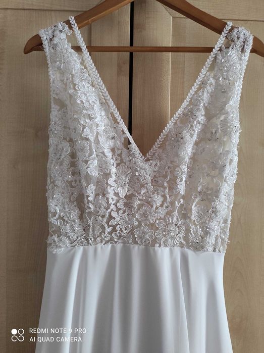 Suknia ślubna na ramiączkach