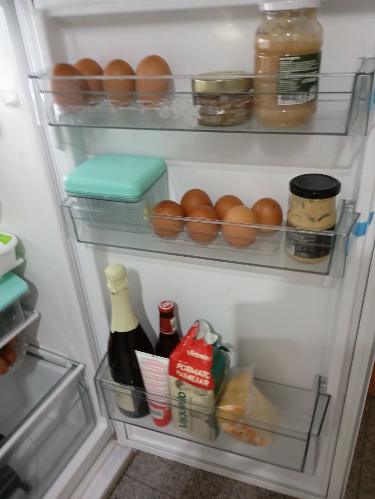 Frigorífico praticamente novo